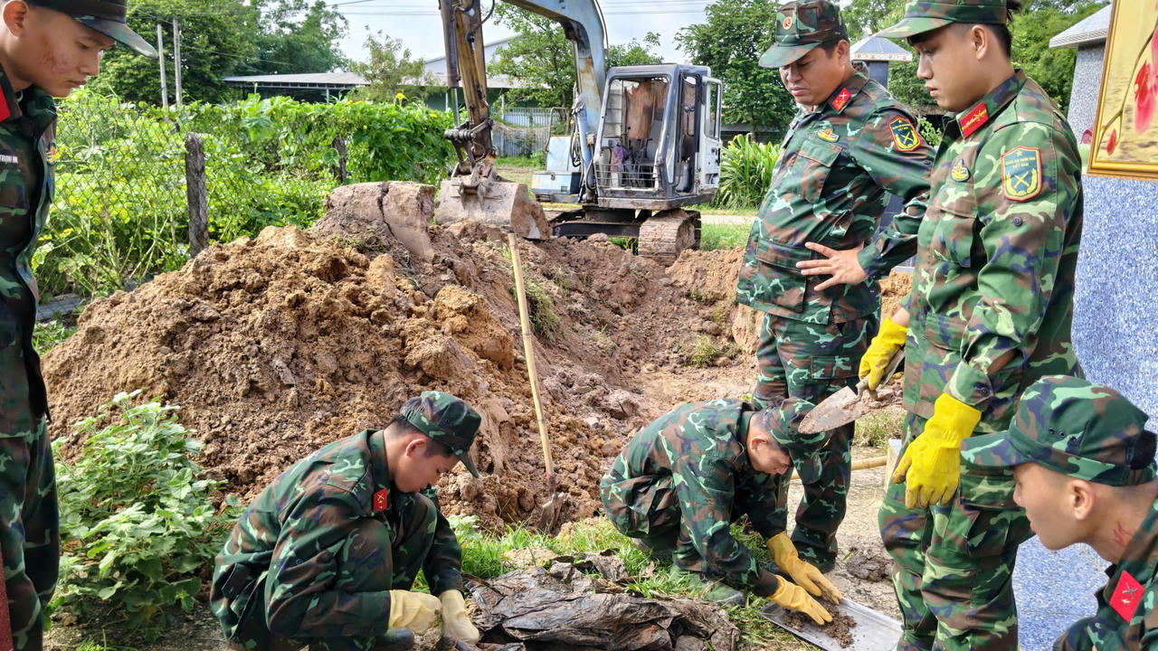 Quy tập thêm 8 bộ hài cốt liệt sĩ tại phường An Tịnh và xã Tân Thành (Tây Ninh). Ảnh: Lê Lối