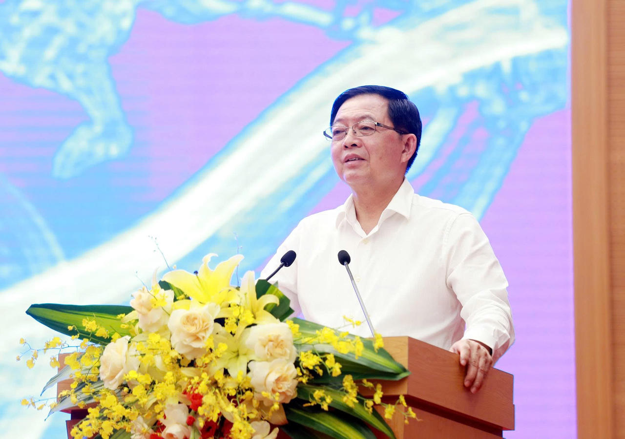 Đồng chí Hồ Quốc Dũng, Ủy viên Trung ương Đảng, Phó Thủ tướng Chính phủ, Phó Trưởng Ban Chỉ đạo Trung ương về phát triển khoa học, công nghệ phát biểu tại hội nghị. Ảnh: BTC