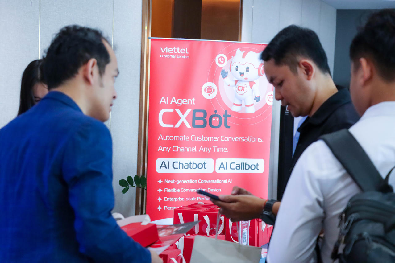 Khách hàng doanh nghiệp tại Campuchia quan tâm đến các giải pháp công nghệ về CX (Ảnh:Viettel)
