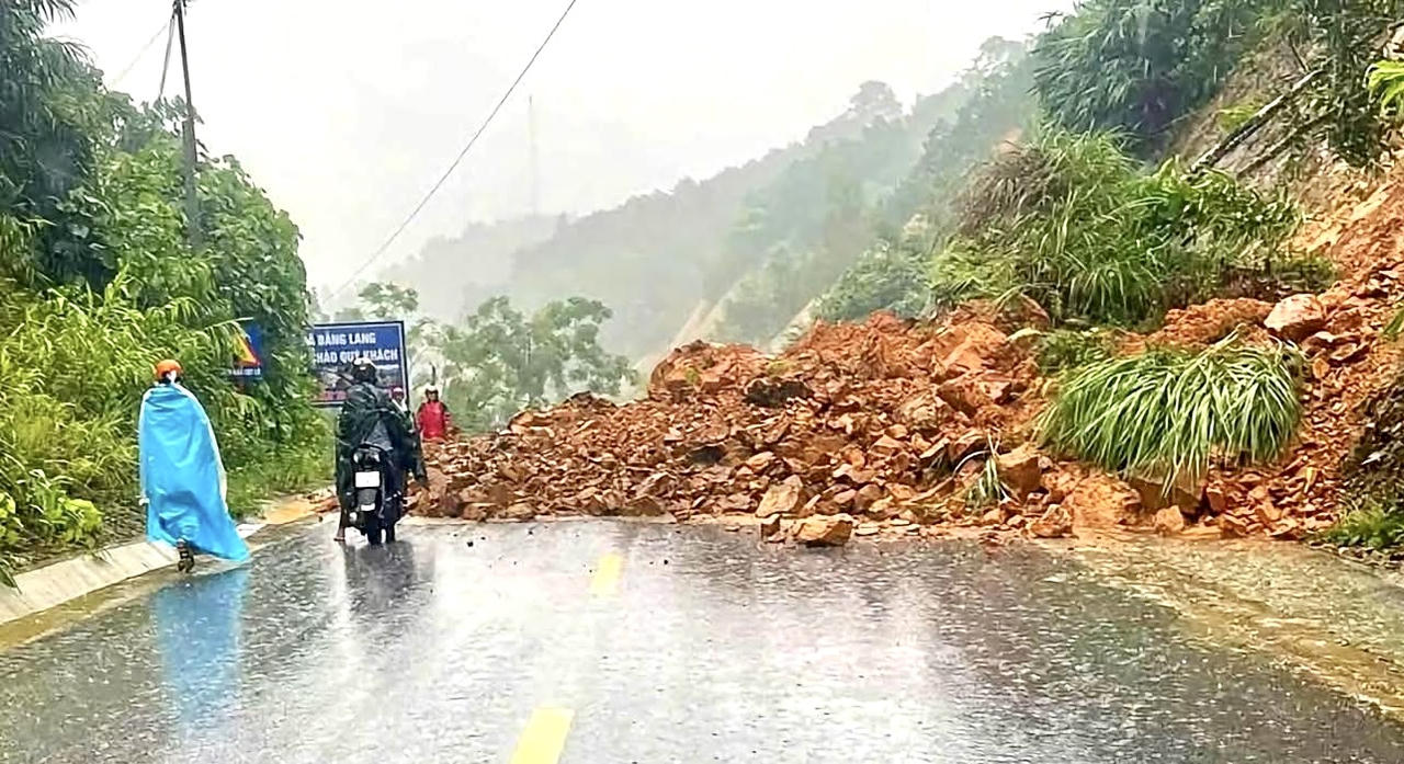 Cảnh báo mưa lớn diện rộng, nguy cơ lũ quét và sạt lở đất tại Cao Bằng, Tuyên Quang
