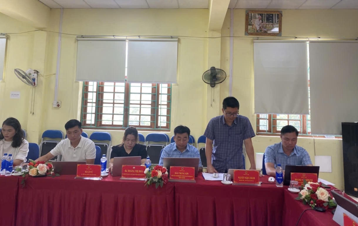 Đại biểu xã phát biểu tại buổi làm việc. (Ảnh: TPCB)