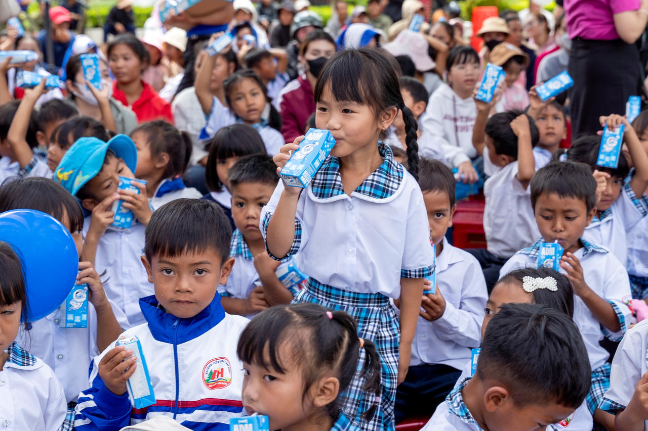 Sau 19 năm, Quỹ sữa Vươn cao Việt Nam đã trao hơn 43 triệu sản phẩm dinh dưỡng đến với hơn 550.000 trẻ em Việt Nam (Ảnh: Hải An).