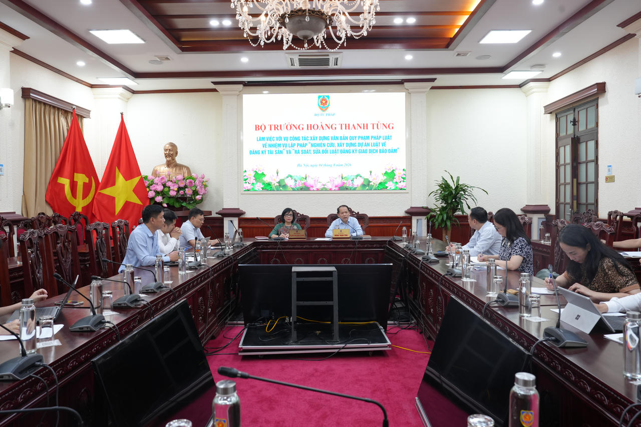 Tiếp tục nghiên cứu việc xây dựng các dự án Luật về đăng ký tài sản, Đăng ký giao dịch bảo đảm