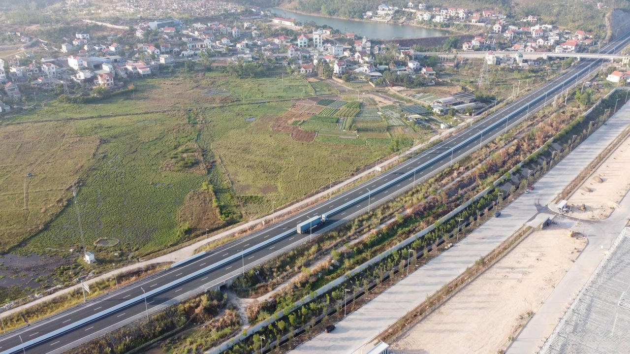 Quảng Ninh đề nghị bổ sung tuyến cao tốc, mở hành lang phát triển mới cho vùng Đông Bắc