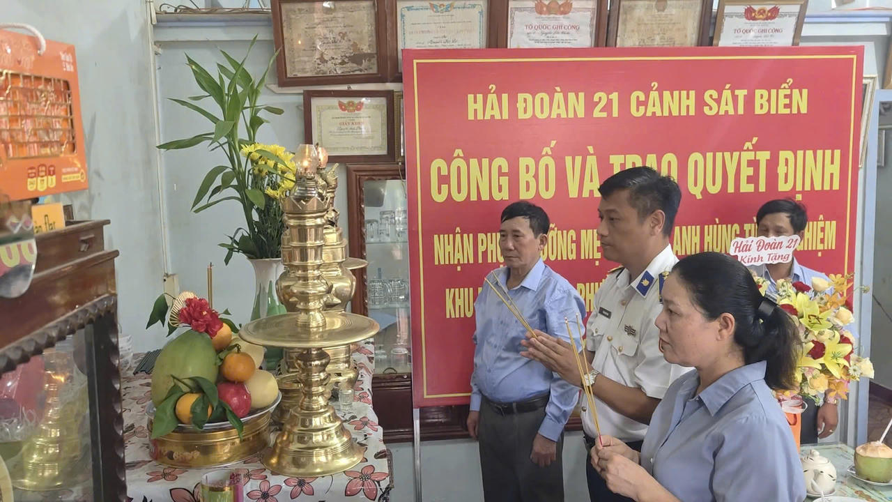 Hải đoàn 21 nhận phụng dưỡng Mẹ Việt Nam anh hùng tại phường Hoài Nhơn Nam