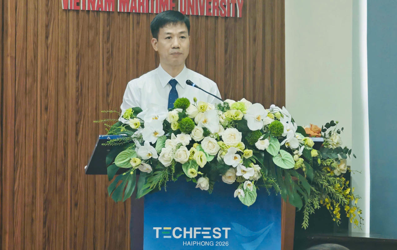 Lãnh đạo Sở Khoa học và Công nghệ Hải Phòng phát biểu bế mạc Techfest Hải Phòng 2026. (Ảnh: Thuỳ Linh)