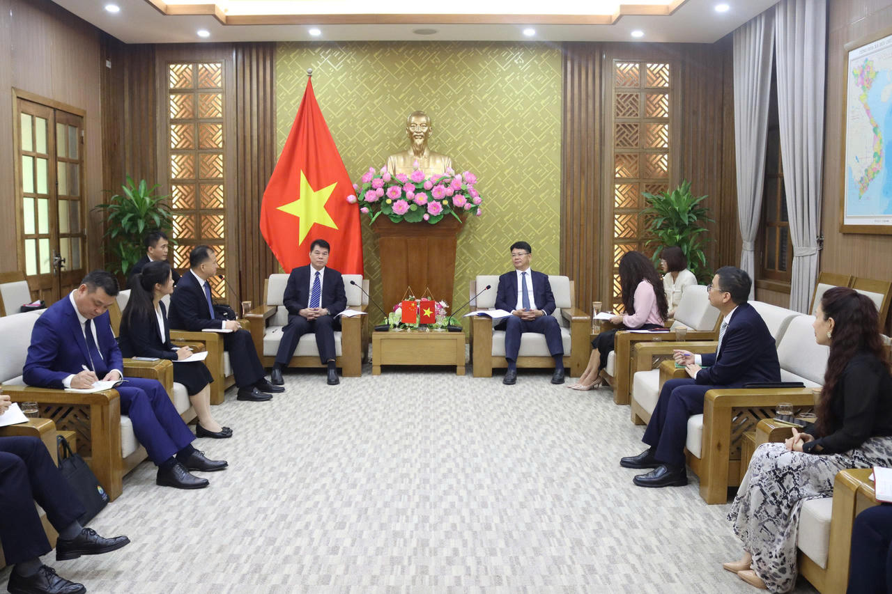Thứ trưởng Bộ Tư pháp Nguyễn Thanh Tịnh tiếp Đoàn công tác Ban Chính pháp Khu ủy Quảng Tây, Trung Quốc