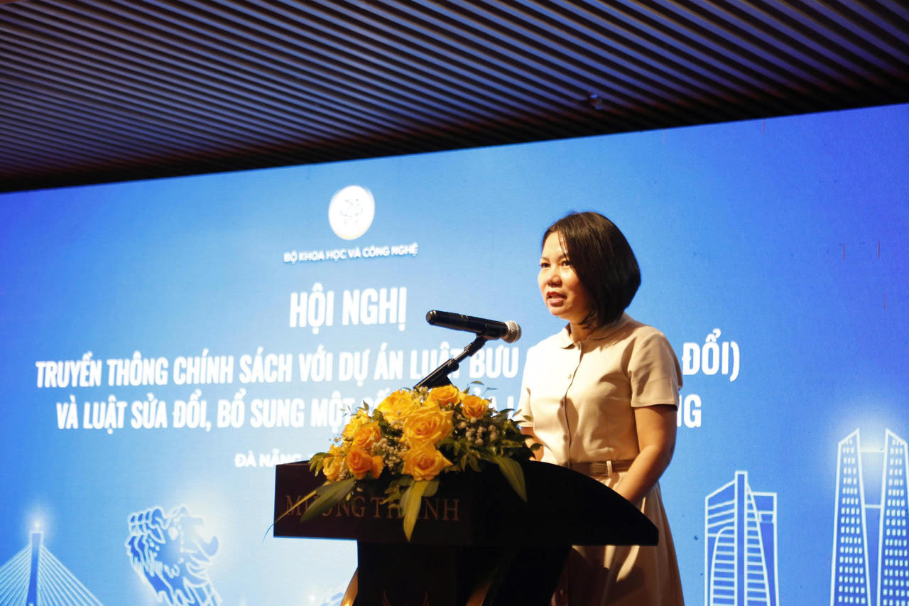 Bà Nguyễn Như Quỳnh, Vụ trưởng Vụ Pháp chế – Bộ Khoa học và Công nghệ phát biểu tại Hội nghị