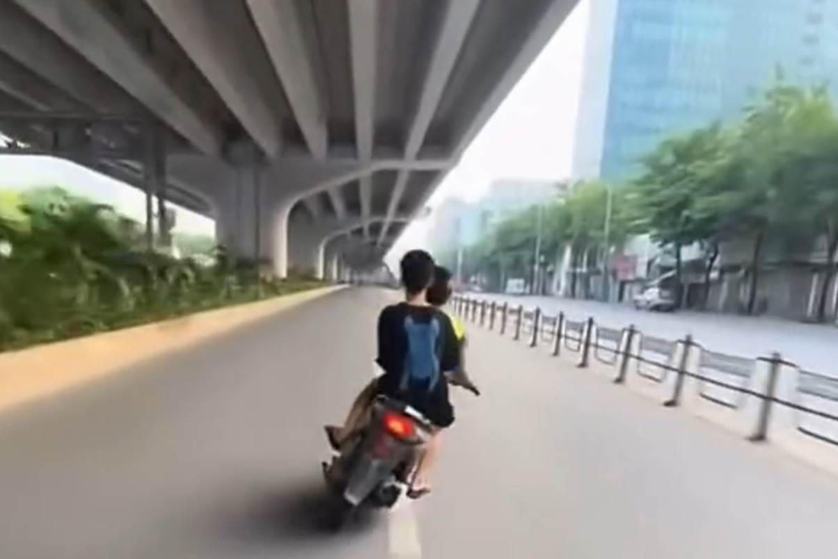 Điều tra, xử lý 2 thiếu niên điều khiển xe máy lạng lách trên đường phố Hà Nội
