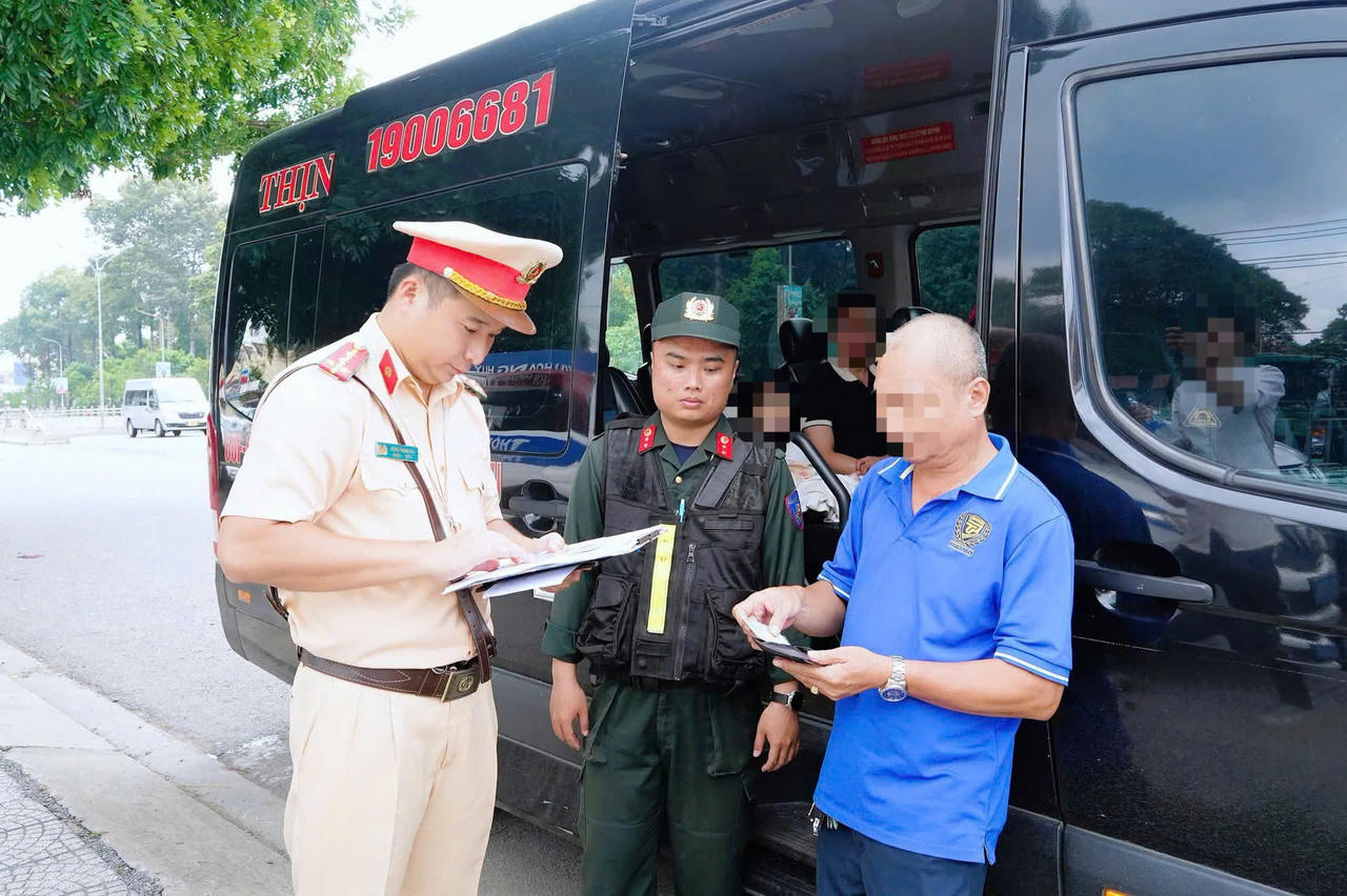 3 ngày ra quân kiểm tra 288 xe khách, CSGT Đồng Nai phát hiện 136 trường hợp vi phạm. Ảnh CACC