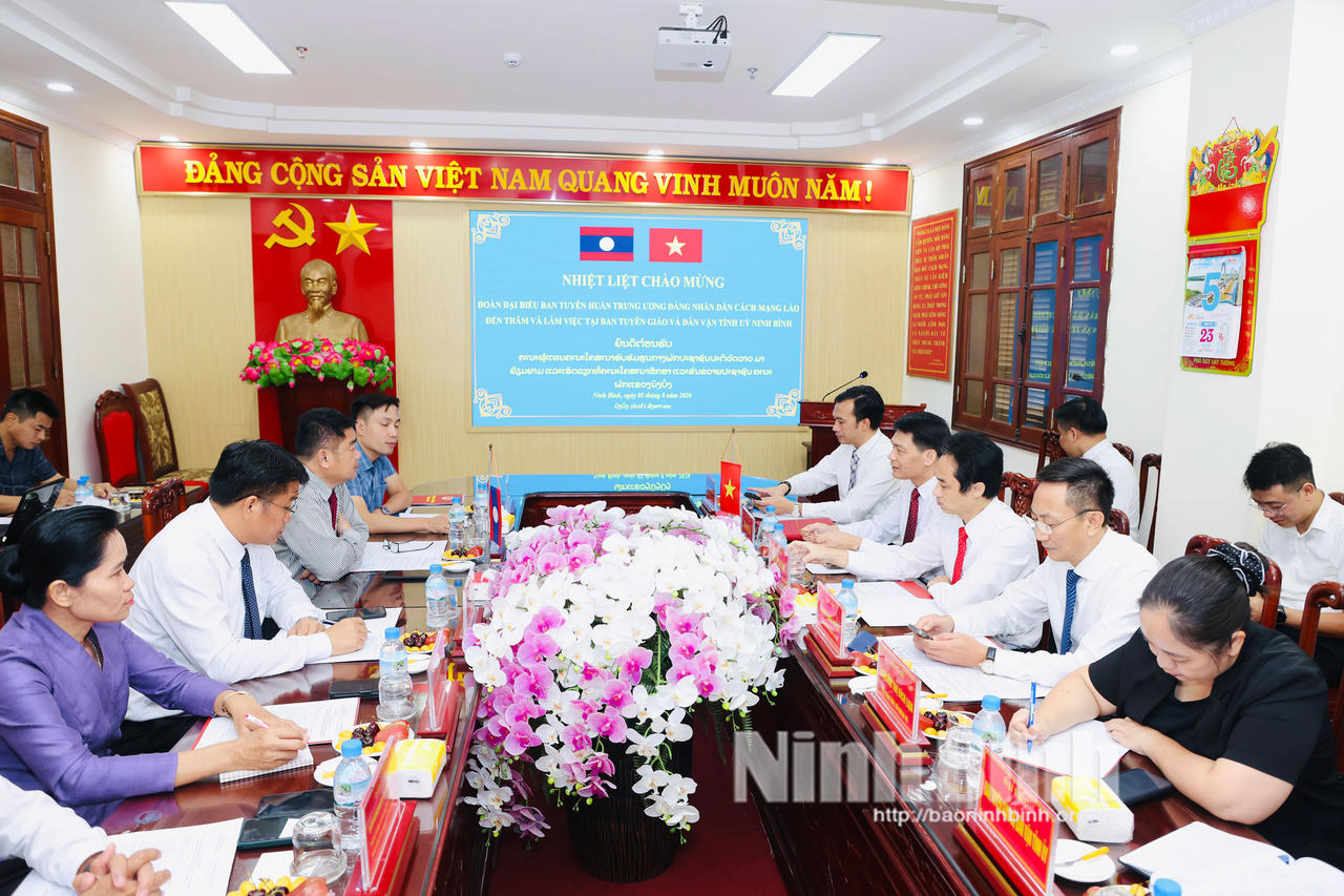 Đoàn công tác Ban Tuyên huấn Trung ương Đảng Nhân dân Cách mạng Lào làm việc tại Ninh Bình