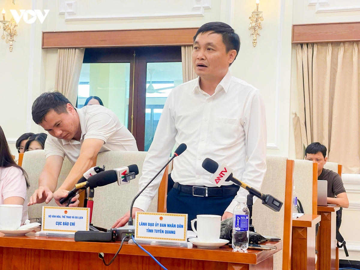 Đại diện UBND tỉnh Tuyên Quang phát biểu tại họp báo. (Ảnh: PV)