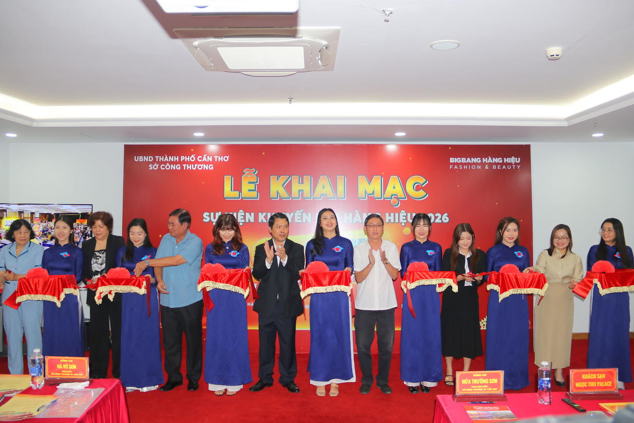 Đại biểu thực hiện nghi thức khai mạc