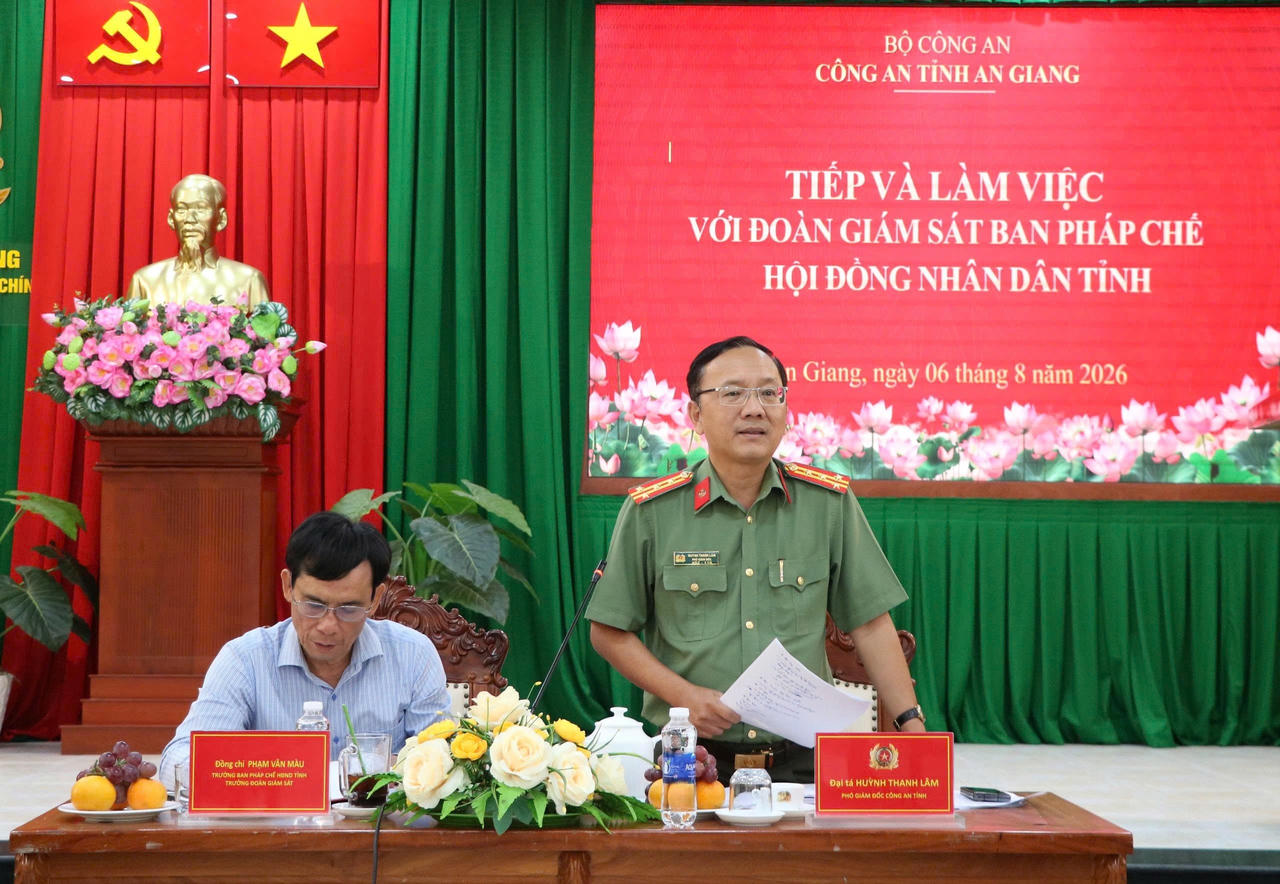 Đại tá Huỳnh Thanh Lâm, Phó Giám đốc Công an tỉnh phát biểu tại buổi làm việc. Ảnh: Tiến Dũng