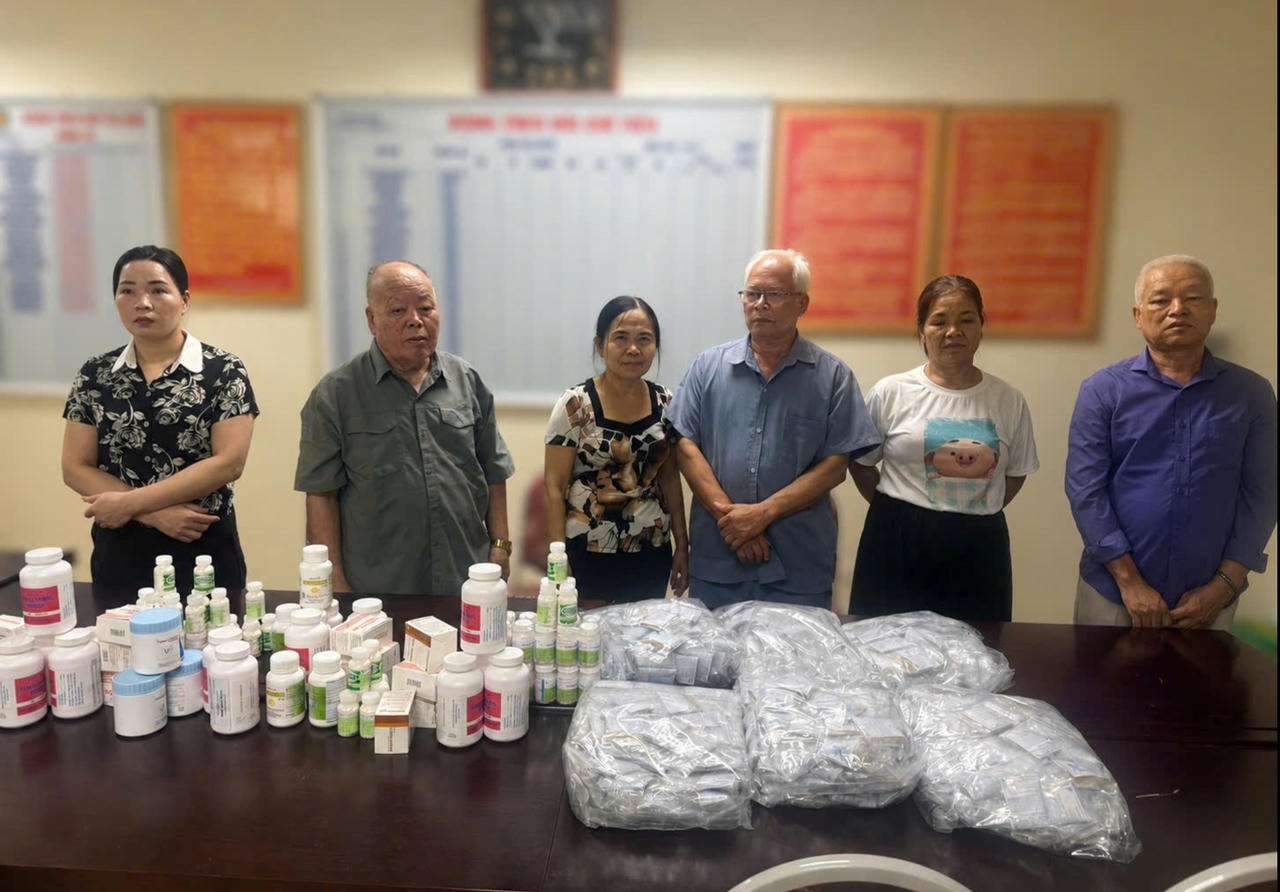 Khởi tố hai người sản xuất “thuốc Đông y gia truyền” trộn tân dược Khởi tố hai người sản xuất “thuốc Đông y gia truyền” trộn tân dược