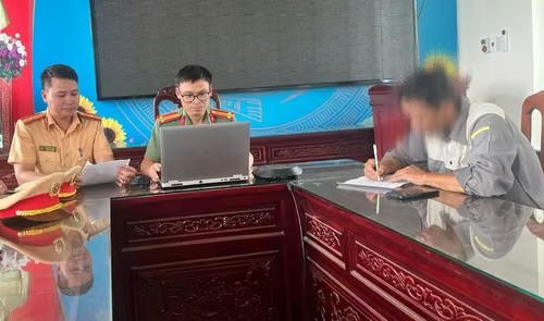 Hưng Yên: ‘Báo chốt’ CSGT trên Facebook, bị phạt 7,5 triệu đồng Hưng Yên: ‘Báo chốt’ CSGT trên Facebook, bị phạt 7,5 triệu đồng