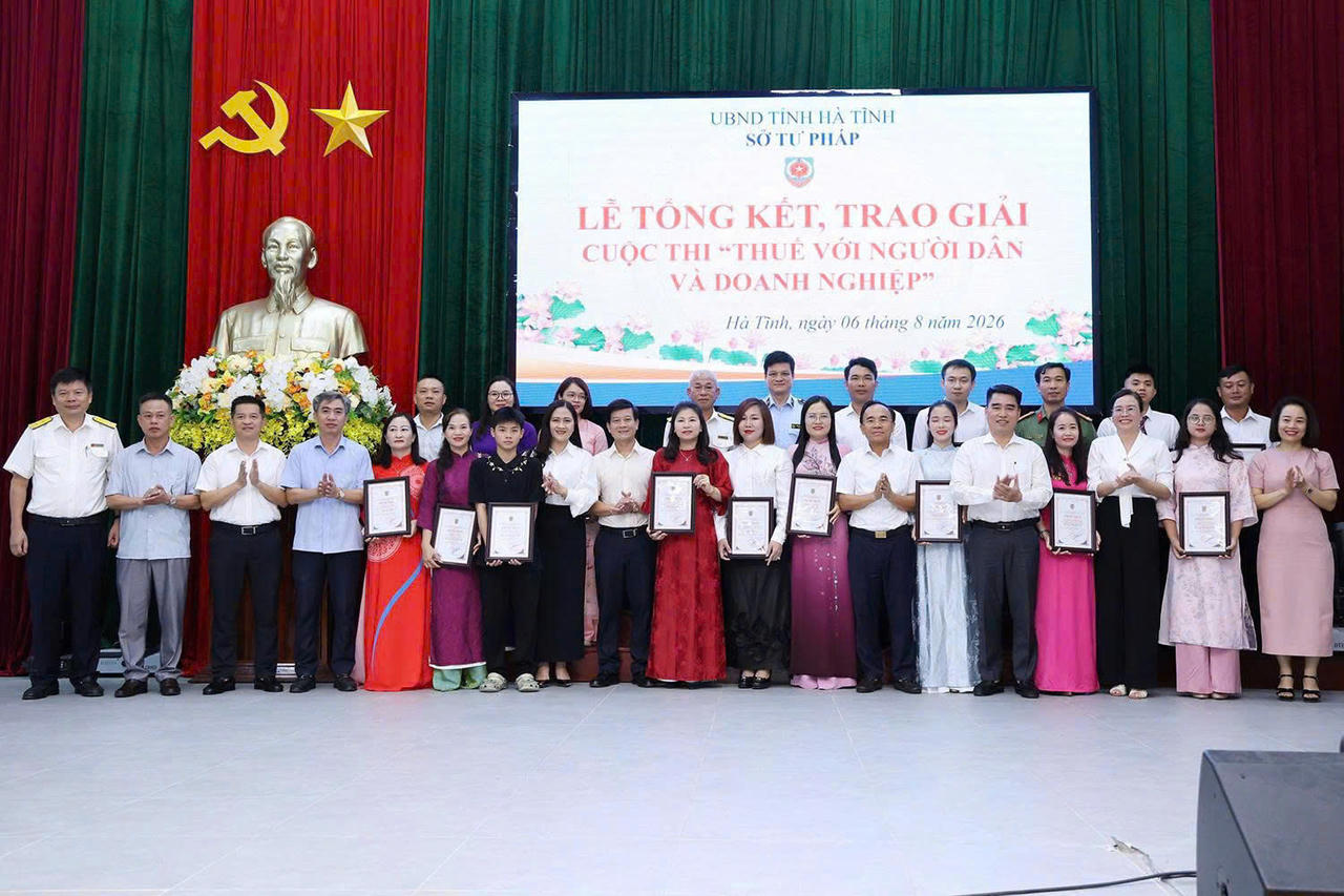 Sở Tư pháp Hà Tĩnh trao giải cuộc thi “Thuế với người dân và doanh nghiệp”