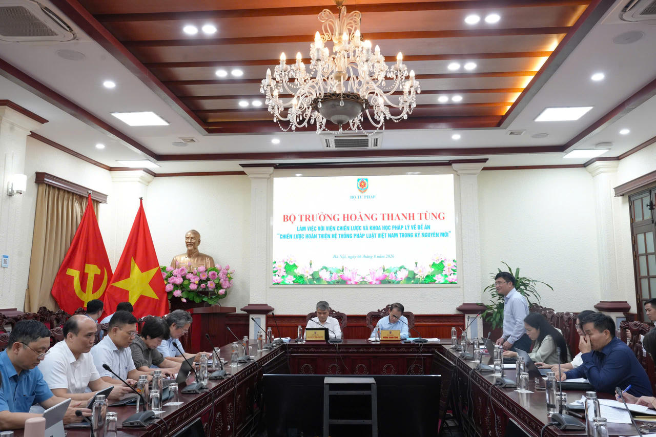 Quang cảnh buổi làm việc.