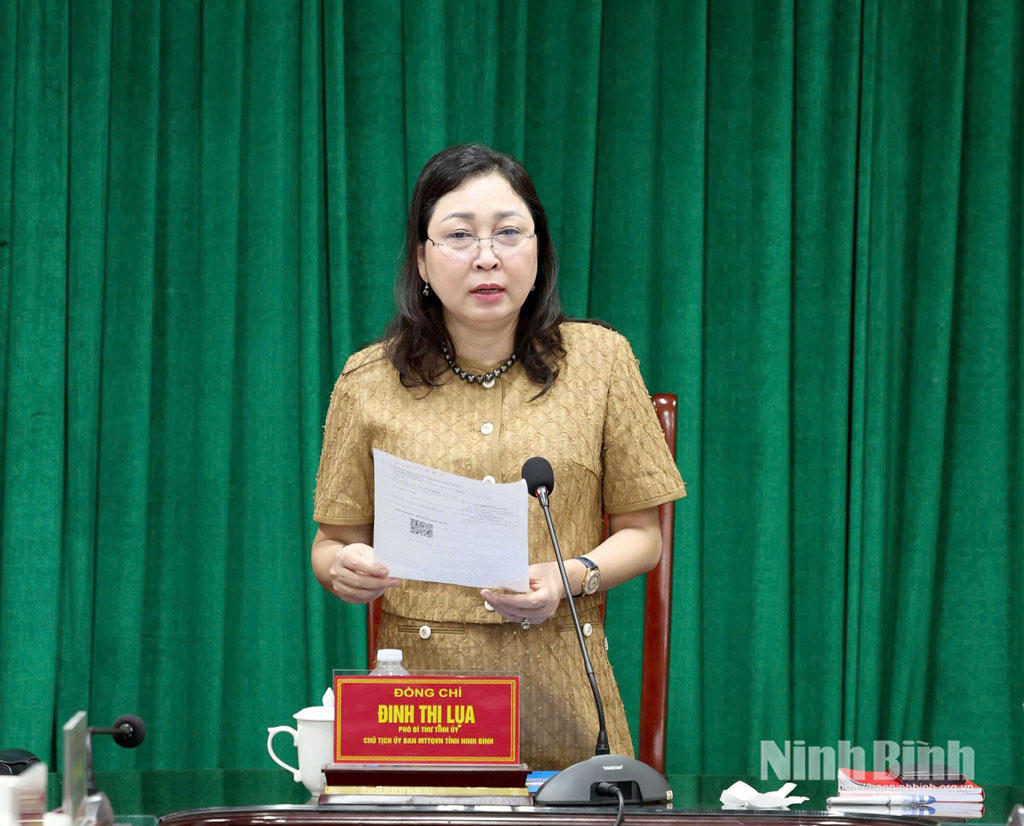 Bà Đinh Thị Lụa, Phó Bí thư Tỉnh ủy, Chủ tịch Ủy ban MTTQ Việt Nam tỉnh phát biểu kết luận hội nghị. Ảnh: Lam Hồng - Minh Quang