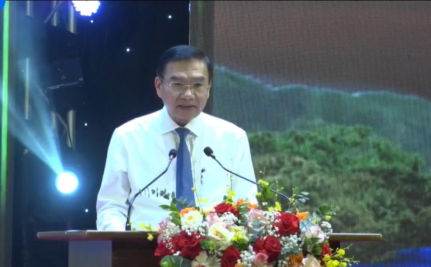 Ông Trần Xuân Lương - Phó Giám đốc Sở VH-TT&DL, Trưởng ban Tổ chức Liên hoan phát biểu khai mạc. (Ảnh: PV)