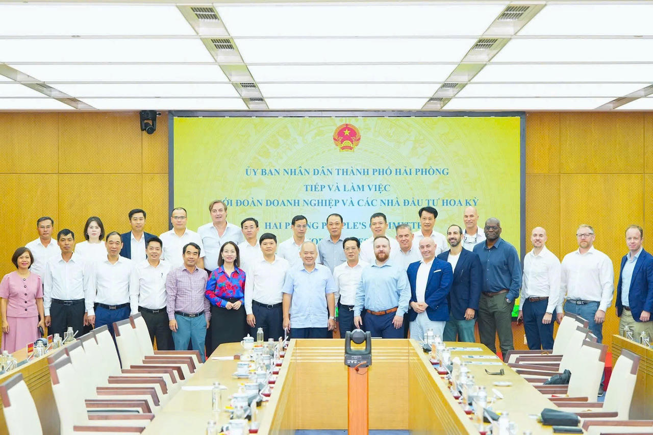 Các đại biểu chụp ảnh lưu niệm (Ảnh : Đông Bắc)
