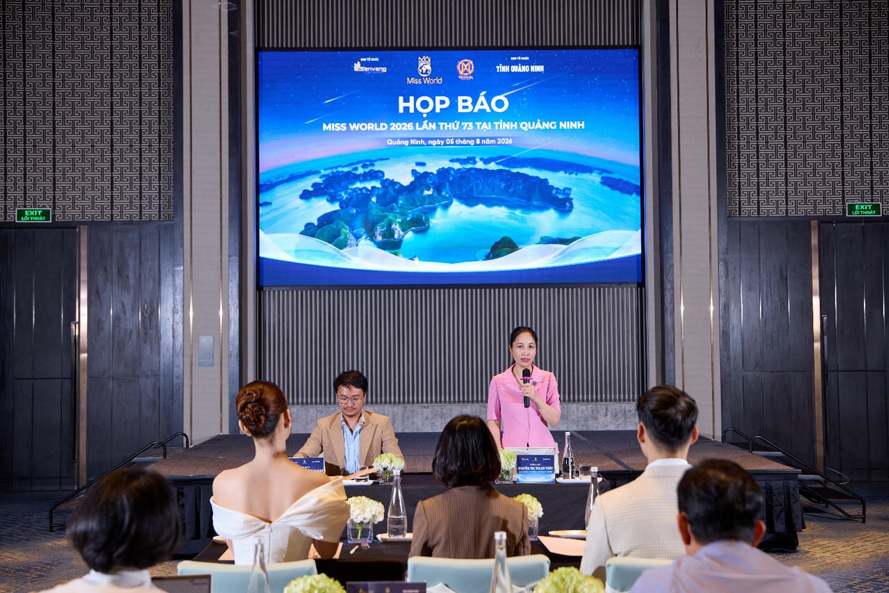 Bà Nguyễn Thị Thanh Thủy, Phó Giám đốc Sở Văn hóa, Thể thao và Du lịch Quảng Ninh phát biểu tại buổi họp báo. 