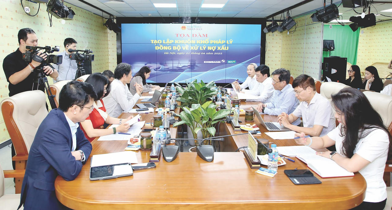 Tọa đàm “Tạo lập khuôn khổ pháp lý đồng bộ về xử lý nợ xấu” được tổ chức vào tháng 4 năm 2026. Ảnh: Duy Thông