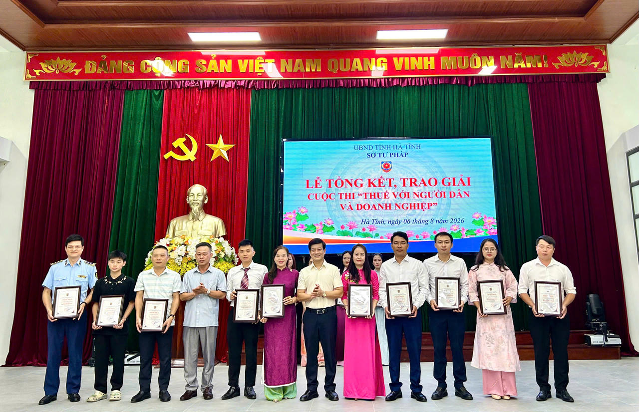 Sở Tư pháp Hà Tĩnh trao giải cuộc thi “Thuế với người dân và doanh nghiệp”