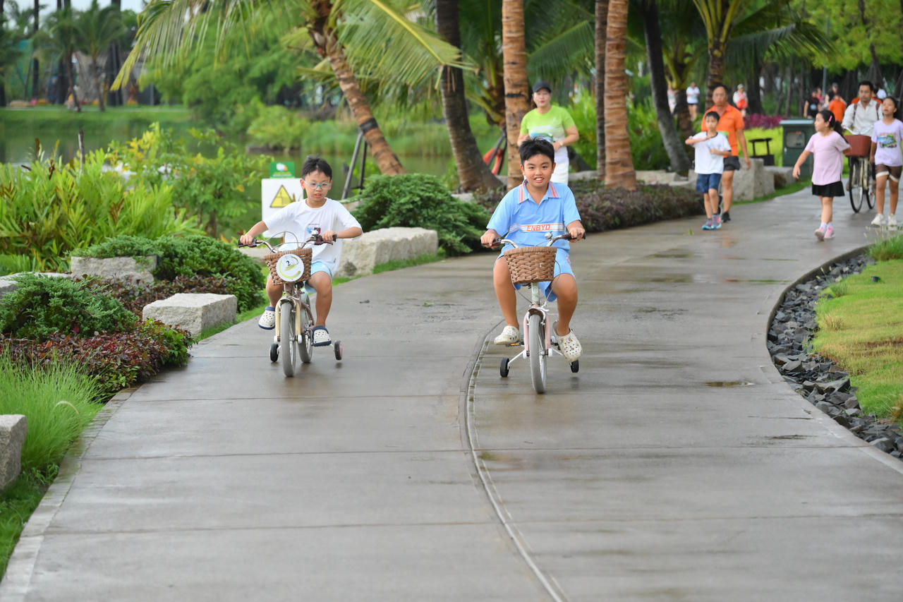 Những đứa trẻ vui vẻ, hoạt bát khi được sống gần với thiên nhiên