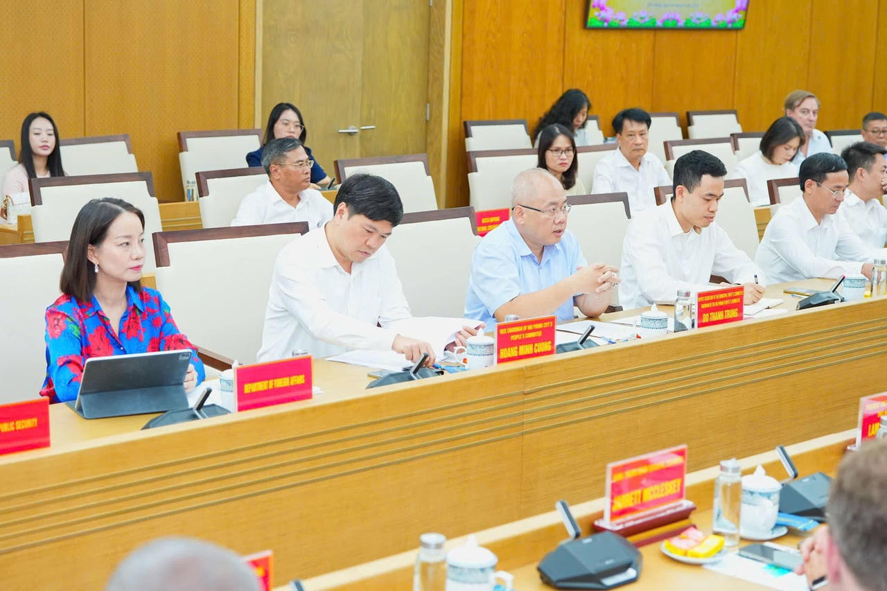 Các đại biểu tham dự buổi làm việc. (ảnh Đàm Thanh)