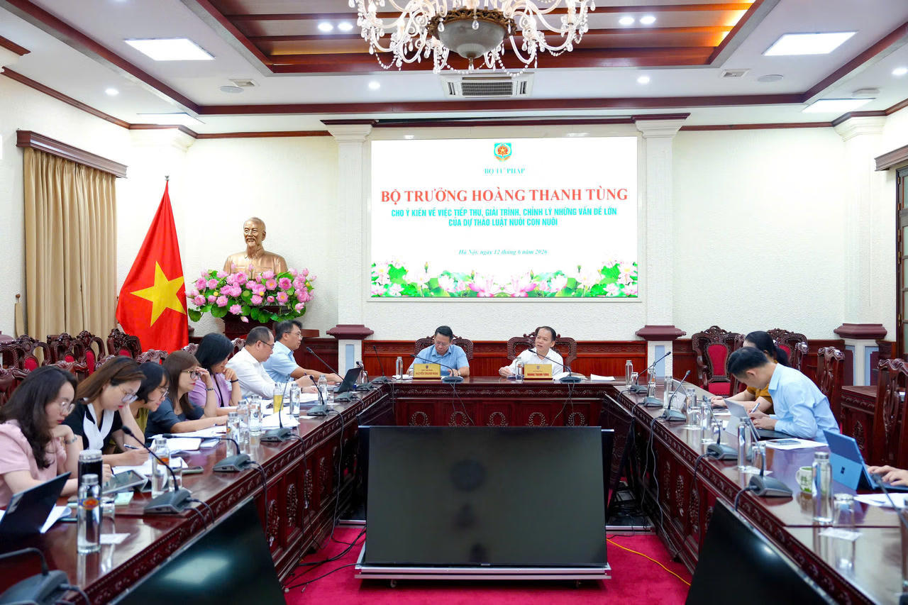 Bộ trưởng Bộ Tư pháp Hoàng Thanh Tùng chủ trì cuộc họp cho ý kiến về việc tiếp thu, giải trình, chỉnh lý các nội dung lớn của dự thảo Luật Nuôi con nuôi (sửa đổi) ngày 12/6/2026. 