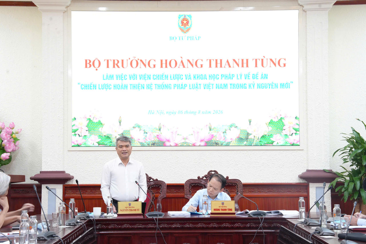 Thứ trưởng Nguyễn Thanh Tú phát biểu tại buổi làm việc.