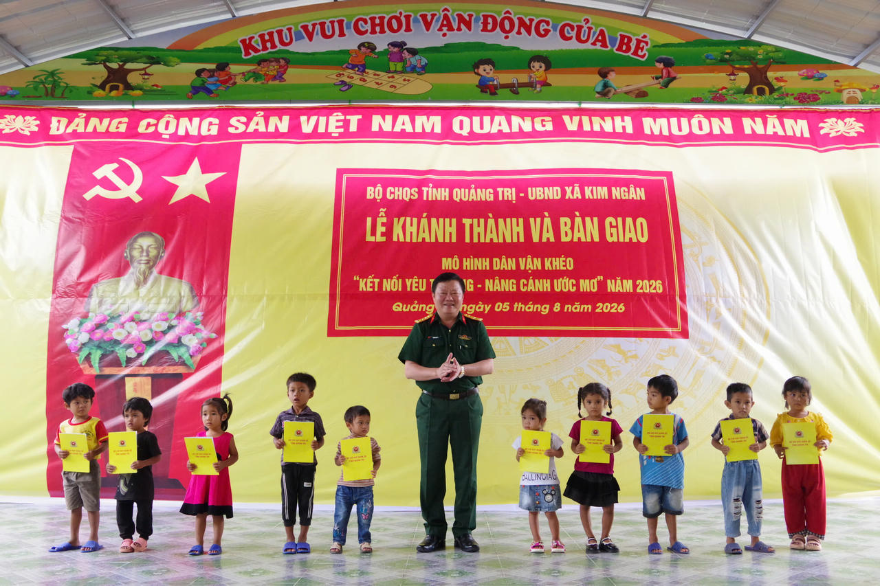Bộ CHQS tỉnh Quảng Trị bàn giao khu vui chơi cho trẻ em vùng khó khăn