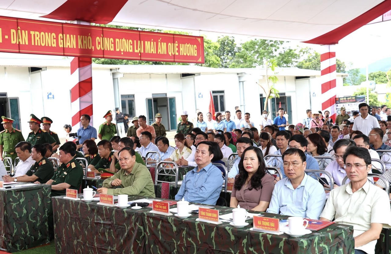 Các đại biểu tham dự buổi lễ. Ảnh: Nguyễn Chanh