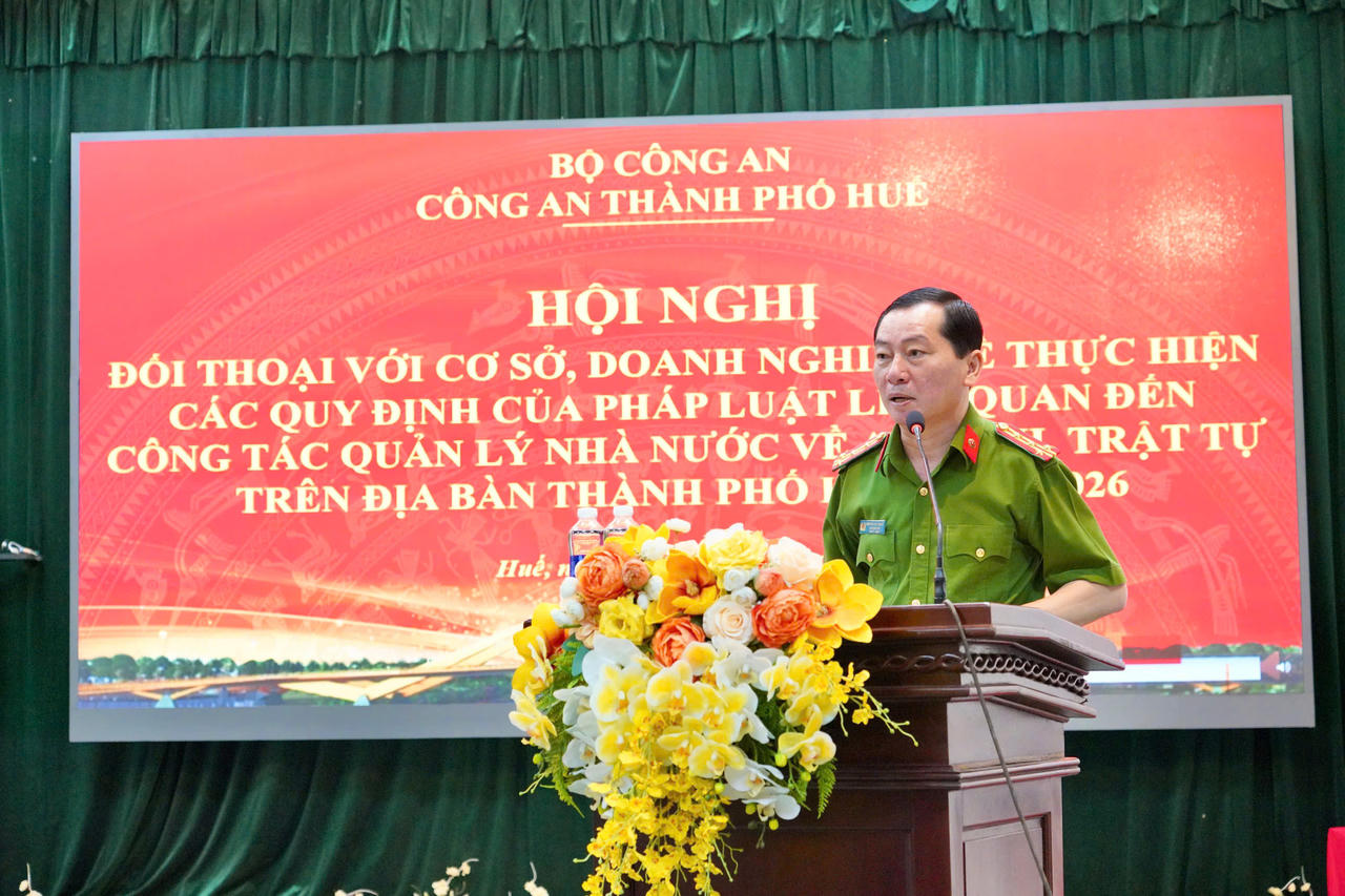 Đại tá Nguyễn Viết Hoàng, Phó Giám đốc Công an thành phố phát biểu chỉ đạo tại buổi đối thoại. (Ảnh: Phan Bé)