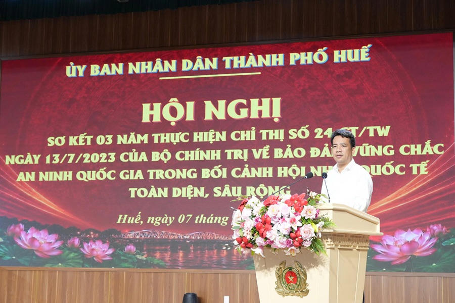 Phó Chủ tịch UBND thành phố Trần Hữu Thùy Giang phát biểu tại hội nghị. (Ảnh: Hồng Nhung)