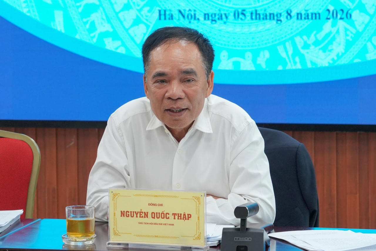 Tiến sĩ Nguyễn Quốc Thập góp ý kiến tại Hội thảo.