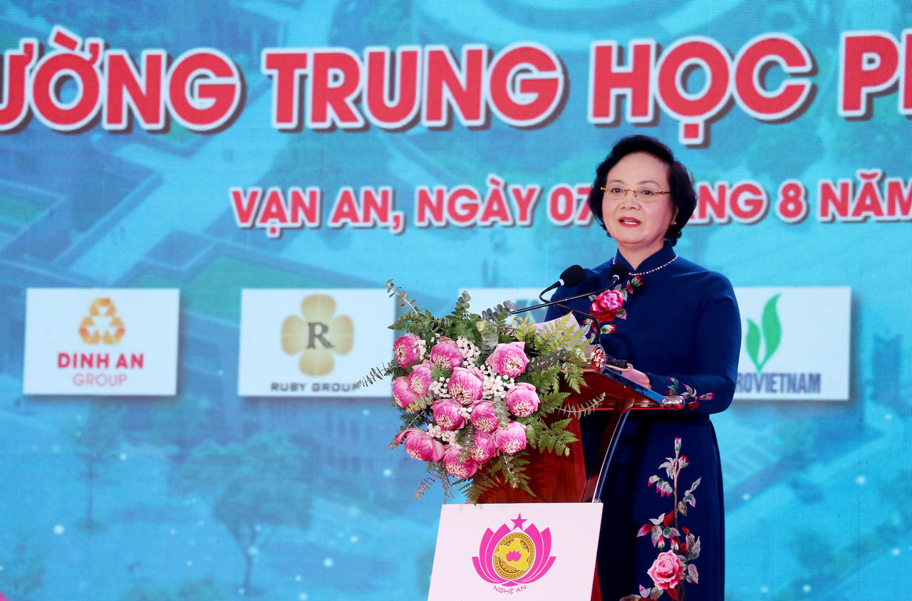 Phó Thủ tướng Chính phủ Phạm Thị Thanh Trà phát biểu tại Lễ khởi công Trường THPT Nam Đàn 1.
