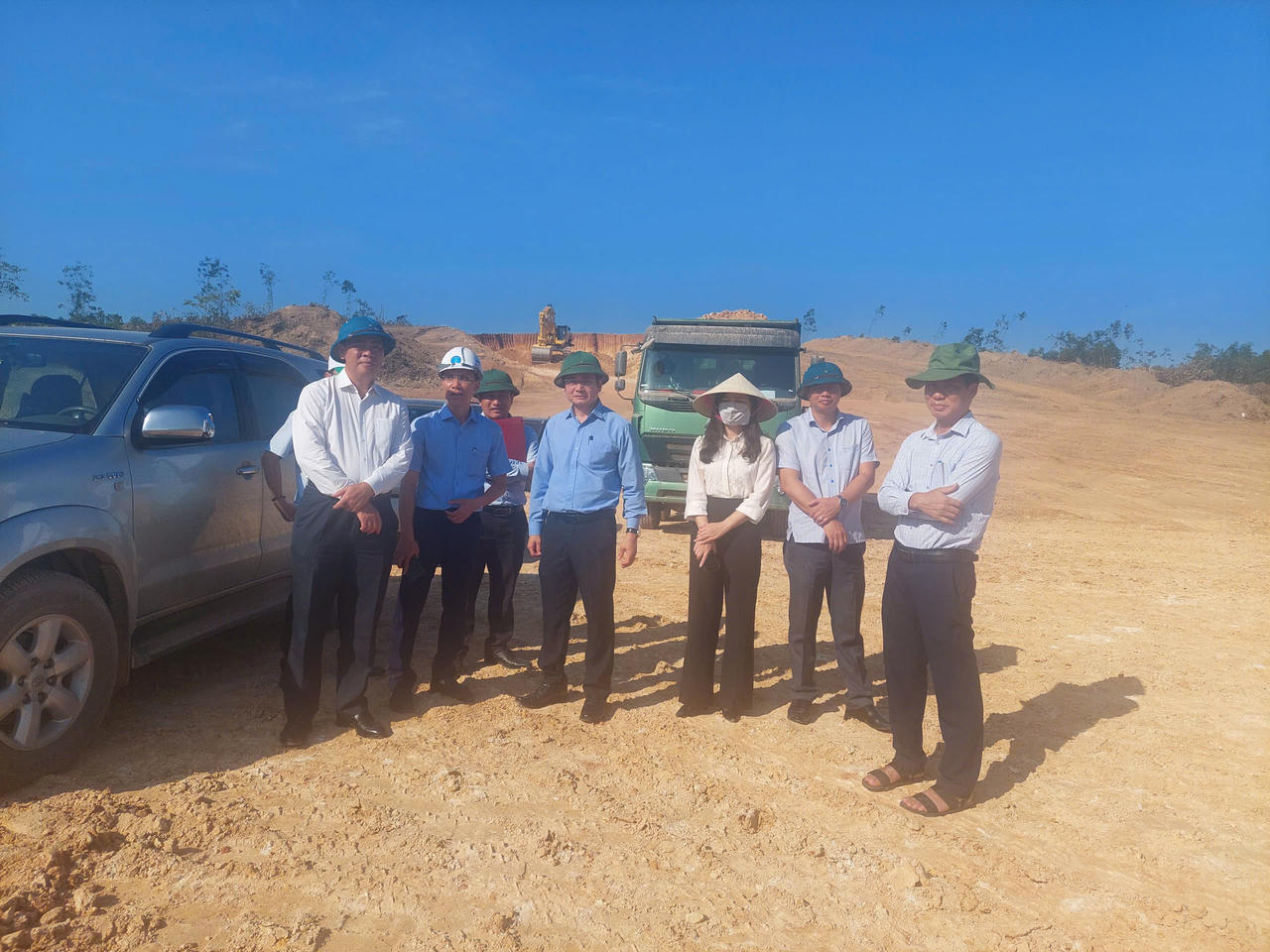 Phó Bí thư Tỉnh uỷ, Chủ tịch HĐND tỉnh Nguyễn Đăng Quang kiểm tra tiến độ Dự án Quốc lộ 15D đoạn từ Cảng Mỹ Thủy đến cao tốc Cam Lộ - La Sơn. (Ảnh: MP)