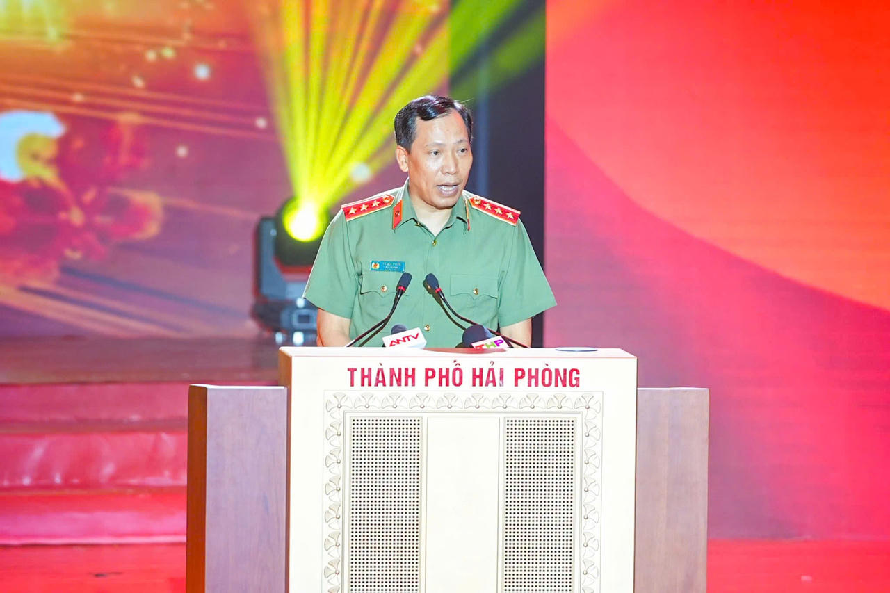 Thượng tướng Lê Văn Tuyến, Thứ trưởng Bộ Công an, Trưởng Ban Chỉ đạo Hội thi phát biểu khai mạc.(Ảnh: Đàm Thanh)