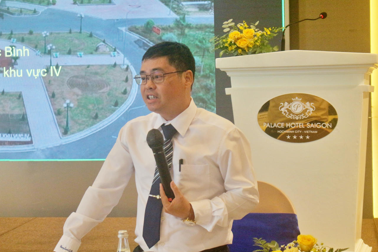 TS. Đào Lộc Bình, Khoa Nhà nước và Pháp luật, Học viện Chính trị khu vực IV trình bày tham luận. Ảnh: N.A