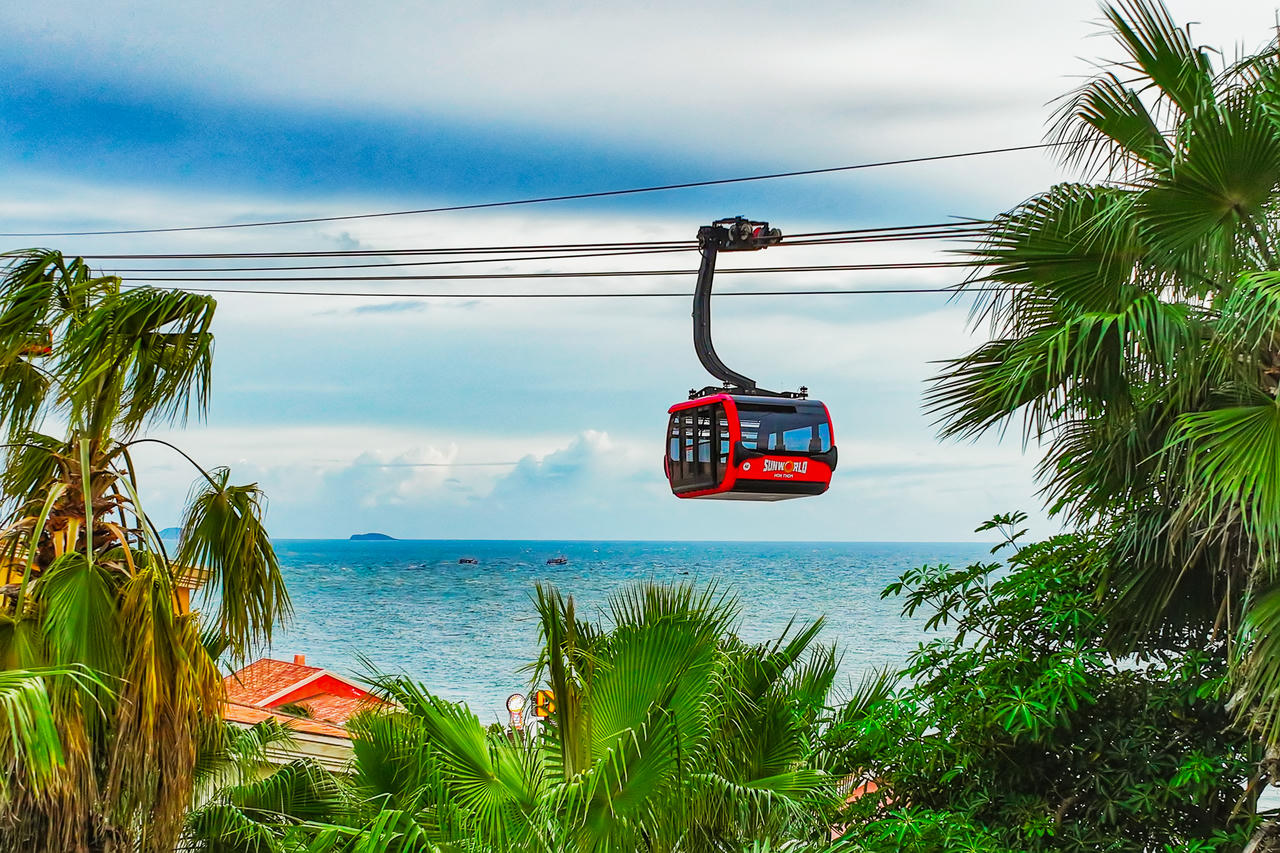 Cáp treo Hòn Thơm là một trong những phương tiện giao thông đặc sắc dành cho khách du lịch tại Nam đảo Phú Quốc. Ảnh: Sun Group