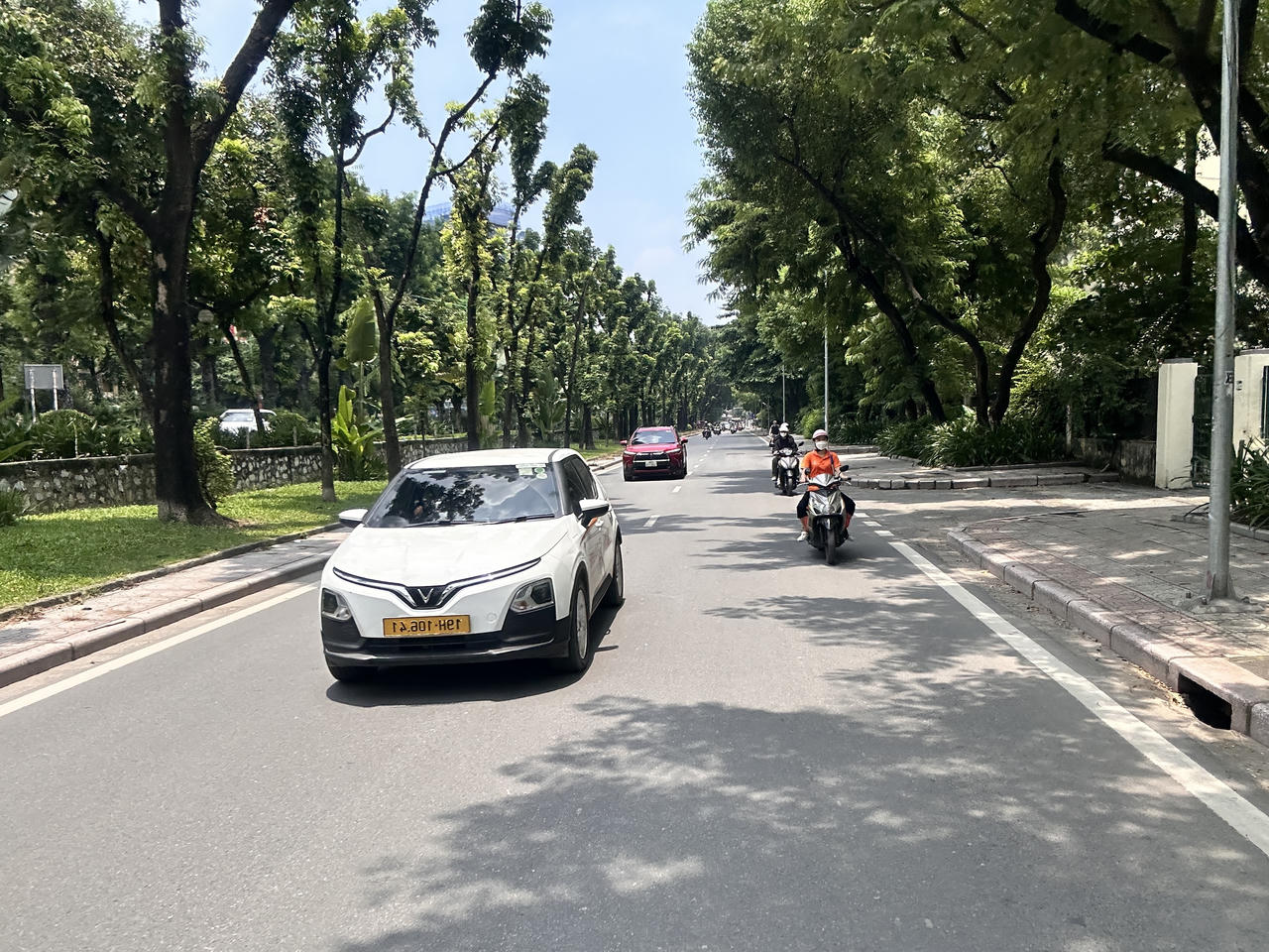 Thời tiết ngày 8/8: Hà Nội ngày nắng, TP HCM mưa rào và dông