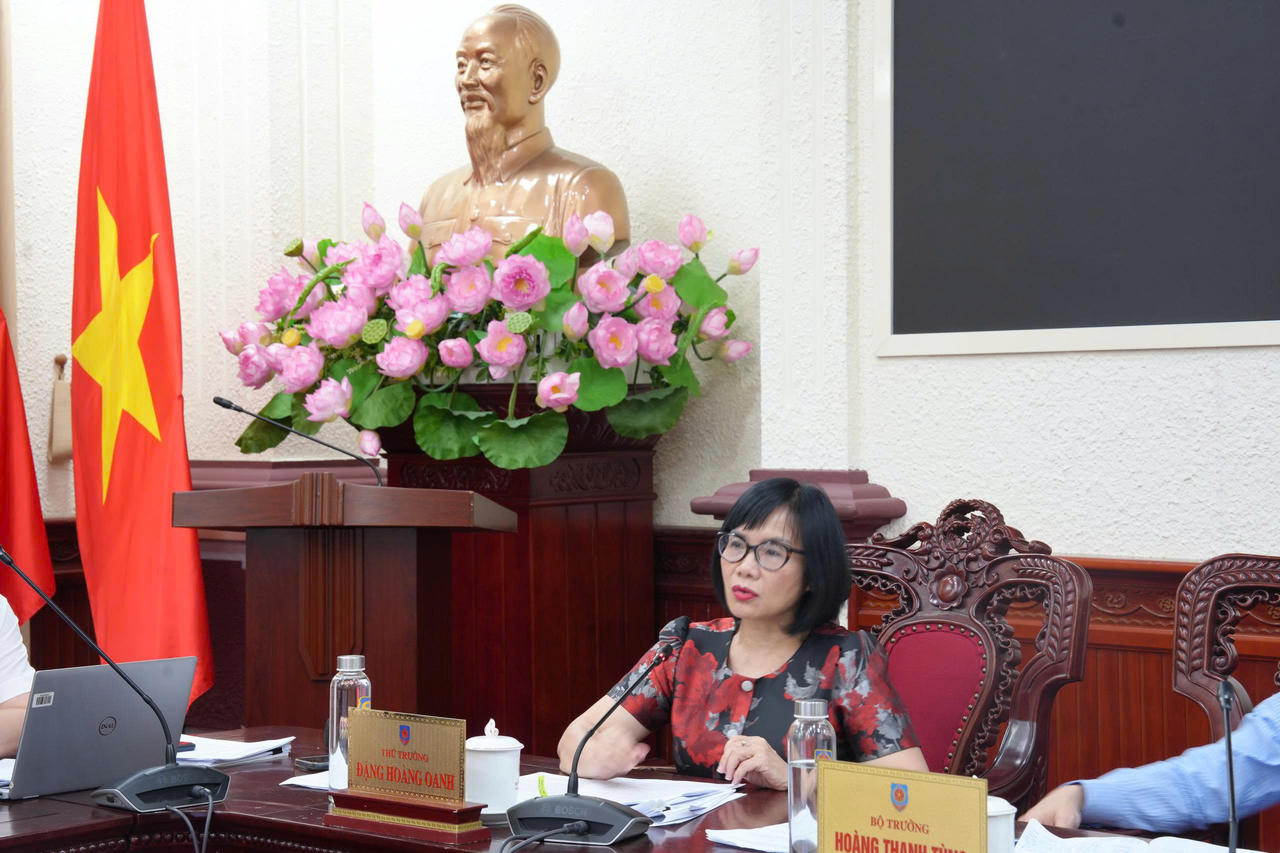 Thứ trưởng Đặng Hoàng Oanh phát biểu.