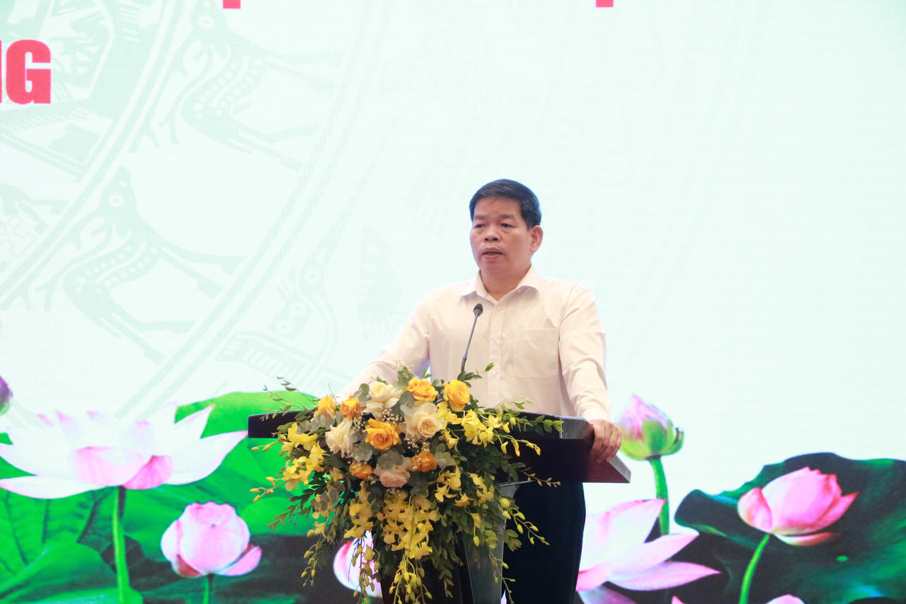 Ông Lương Văn Việt, Giám đốc Sở Giáo dục và Đào tạo thông tin về kế hoạch sắp xếp các cơ sở giáo dục. (Ảnh: CTTĐT Hải Phòng)