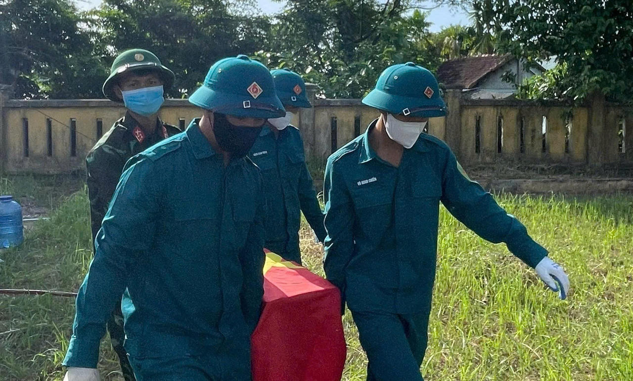 Hài cốt liệt sĩ được quy tập đưa về an táng