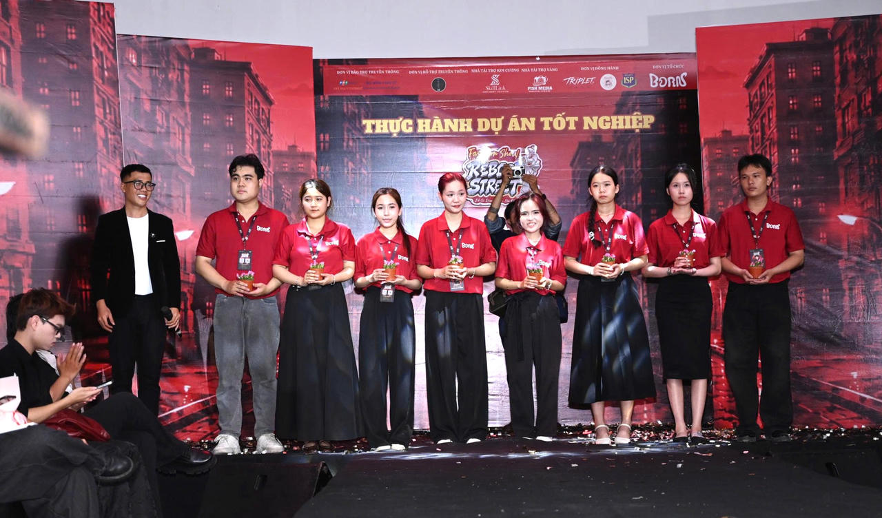 Reborn Street Fashion Show: Lan tỏa thông điệp thời trang bền vững từ những thiết kế “tái sinh”