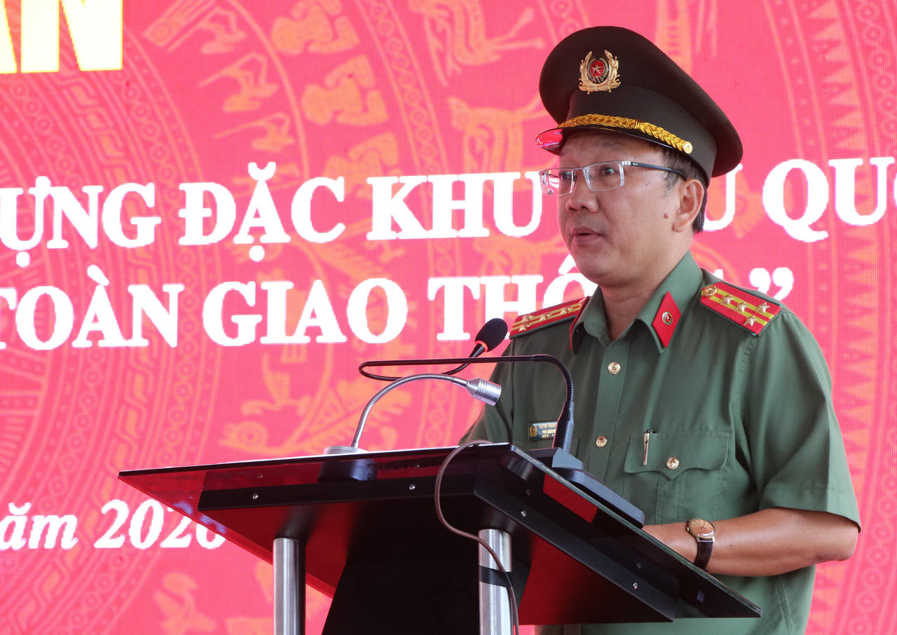 Đại tá Huỳnh Thanh Lâm, Phó Giám đốc Công an tỉnh phát biểu tại Lễ ra quân. Ảnh: Tiến Dũng