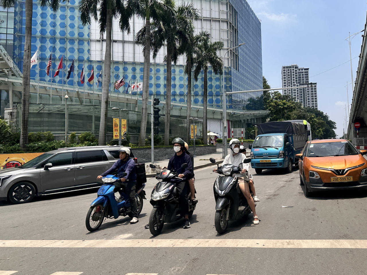 Thời tiết ngày 9/8: Bắc Bộ, Trung Bộ nắng nóng, Nam Bộ mưa dông