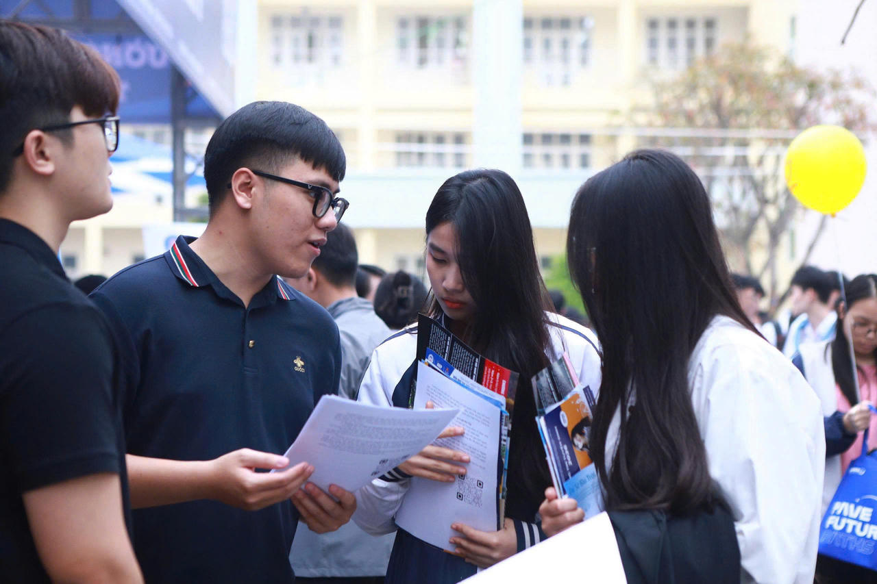 Trường Đại học Luật Hà Nội công bố điểm trúng tuyển đại học chính quy năm 2026 Trường Đại học Luật Hà Nội công bố điểm trúng tuyển đại học chính quy năm 2026